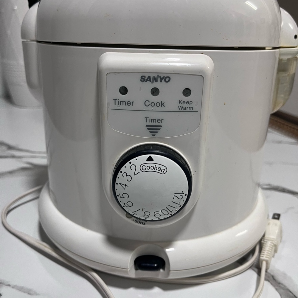 Sanyo Vintage White Rice Cooker - Picture 5 of 12